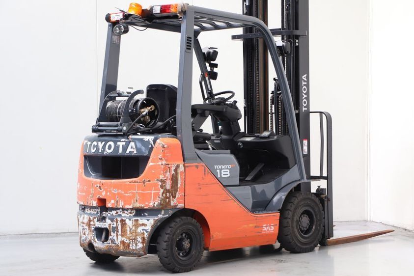 Газовий навантажувач TOYOTA 06-8FG18F