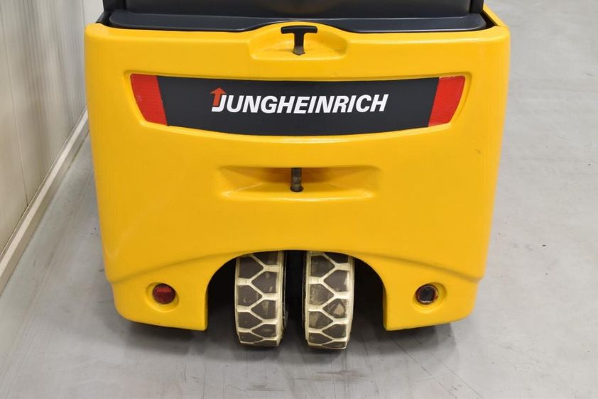 Электрический погрузчик JUNGHEINRICH EFG 216 трехопорный