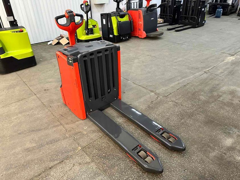 Електричний візок Linde T16L з висотою підйома 750 мм