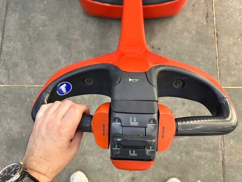 Електричний візок Linde T16L з висотою підйома 750 мм