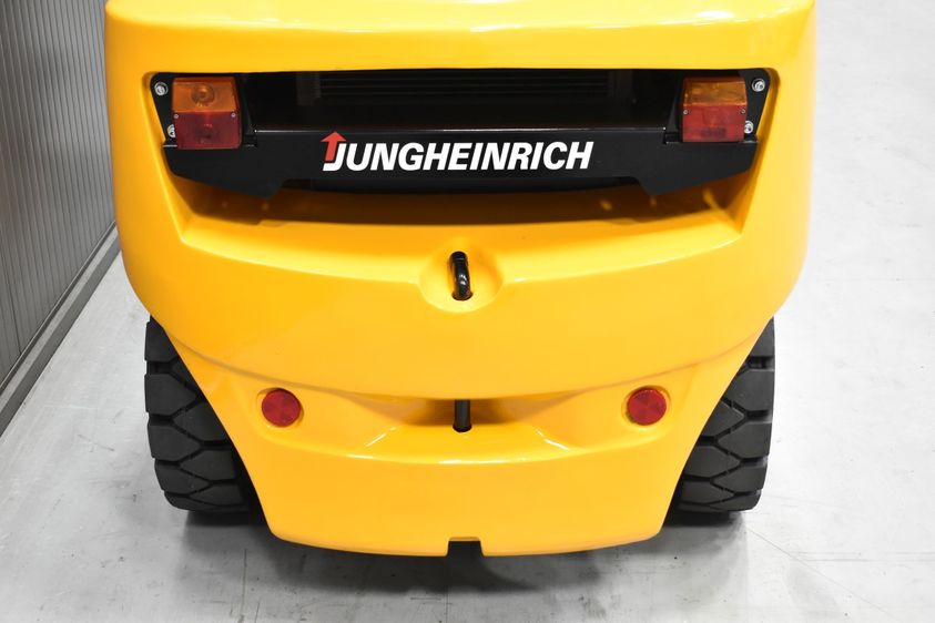 Газовый погрузчик JUNGHEINRICH TFG 430