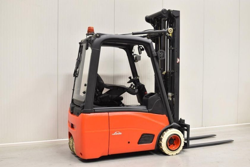 Електричний навантажувач LINDE E 18-01 трьохопорний