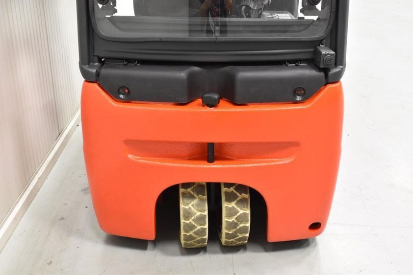 Електричний навантажувач LINDE E 18-01 трьохопорний