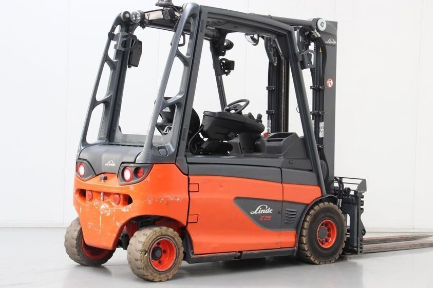 Электрический погрузчик LINDE E25L-01 четырехопорный