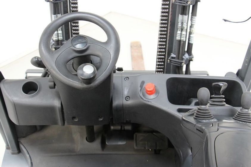 Электрический погрузчик LINDE E25L-01 четырехопорный