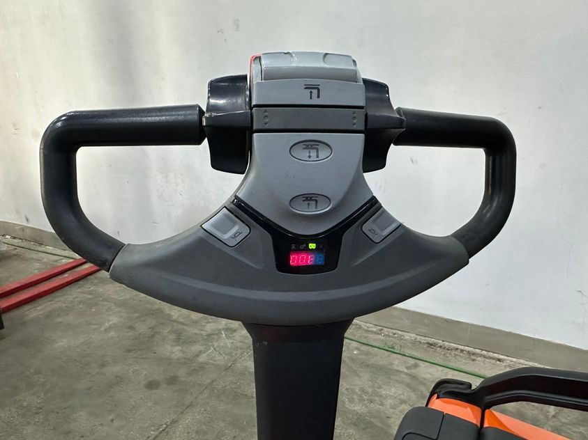 Електричний штабелер Toyota BT SWE-160