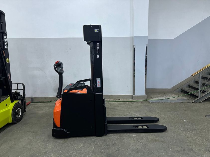 Електричний штабелер Toyota BT SWE-160