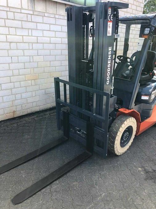 Дизельный погрузчик GOODSENSE FD25