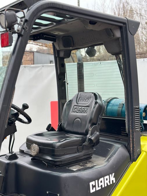 Газовий навантажувач CLARK S30L