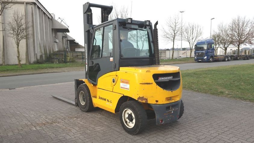 Дизельный погрузчик JUNGHEINRICH DFG 550