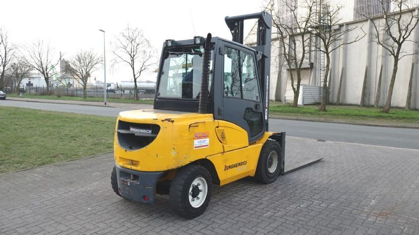 Дизельный погрузчик JUNGHEINRICH DFG 550