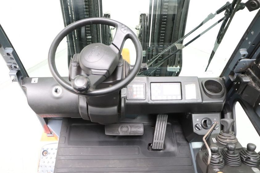 Електричний навантажувач TOYOTA 8-FBMKT-25