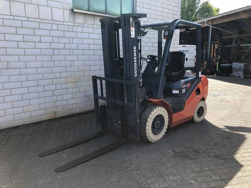 Дизельный погрузчик GOODSENSE FD25