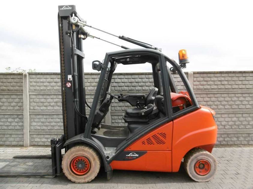 Газовый погрузчик LINDE H30T-02