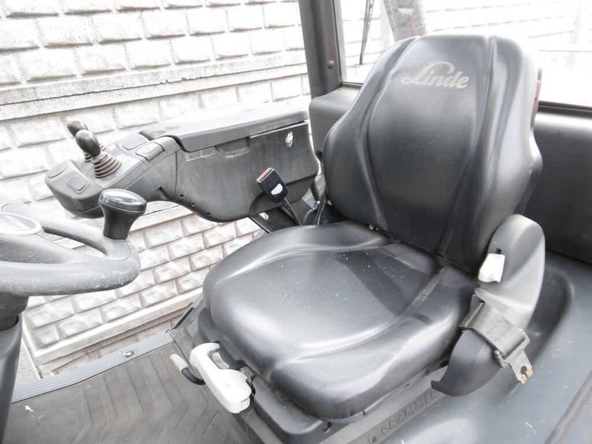 Газовый погрузчик LINDE H30T-02