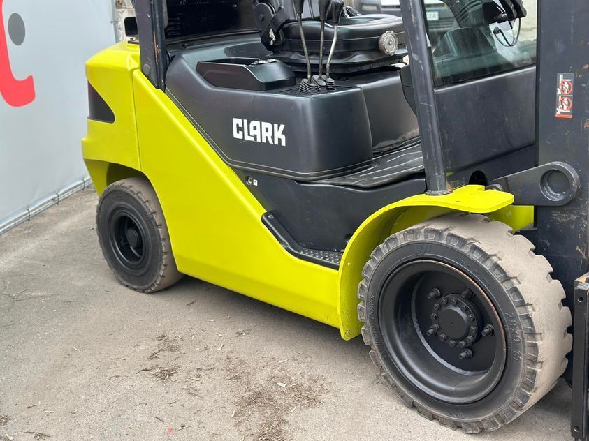 Газовий навантажувач CLARK S30L
