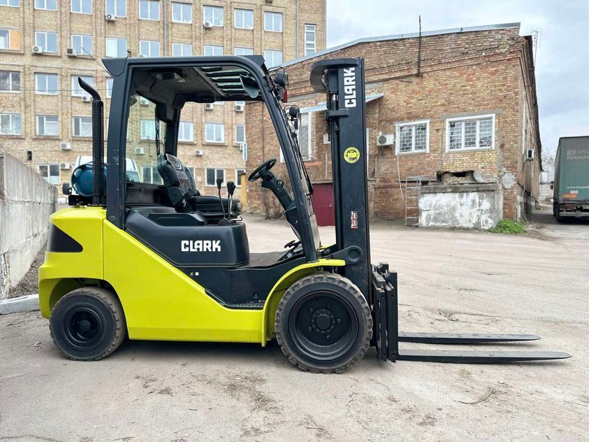 Газовий навантажувач CLARK S30L
