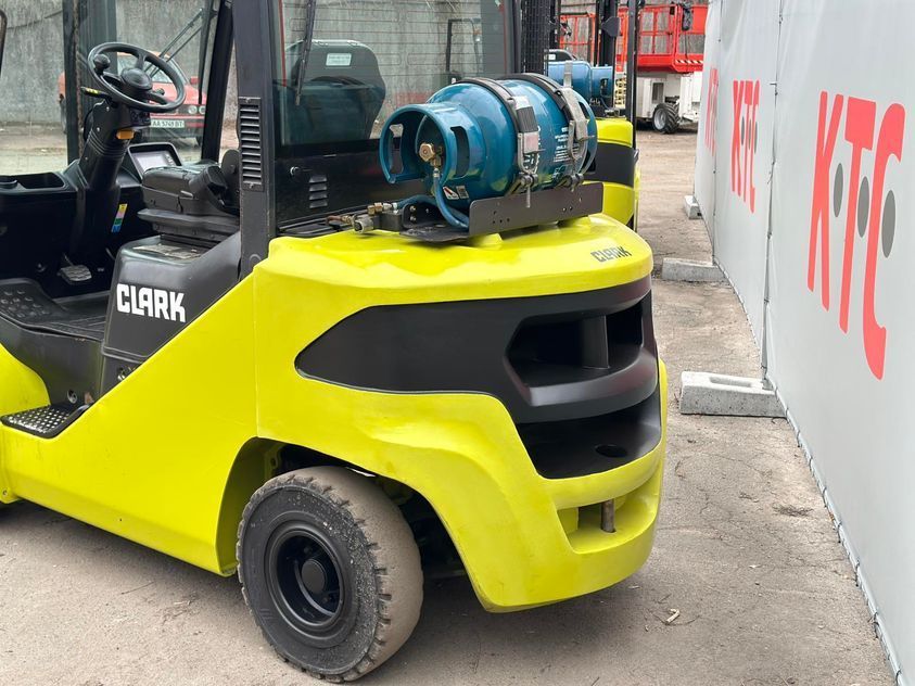 Газовий навантажувач CLARK S30L