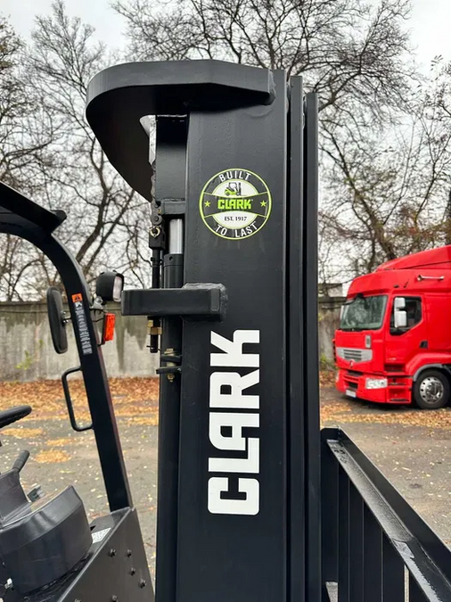 Дизельний навантажувач CLARK L30D