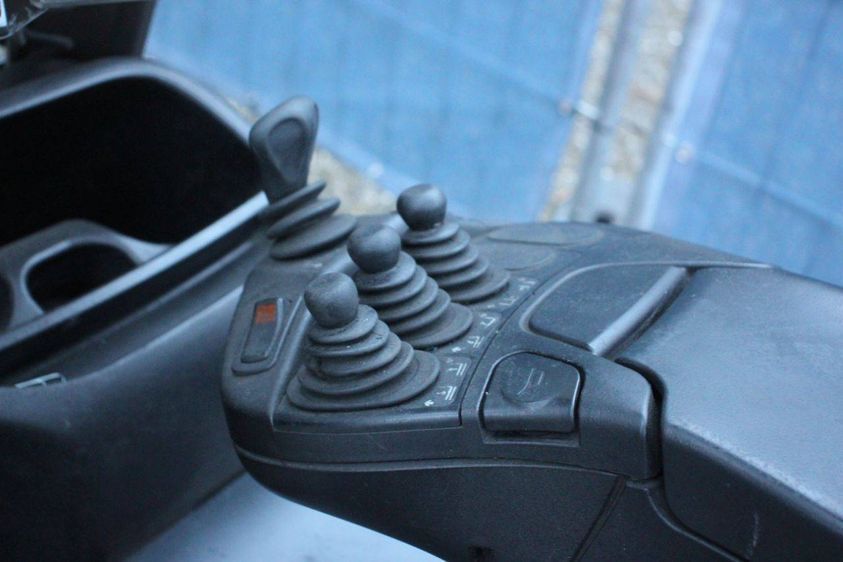Электрический погрузчик LINDE E16-02 дравй-ин (DRIVE-IN)