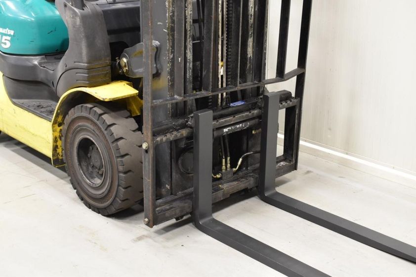 Дизельный погрузчик KOMATSU FD 15 T-20R