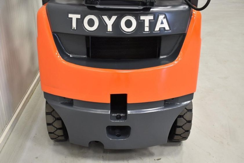 Газовий навантажувач TOYOTA 02-8FGF15