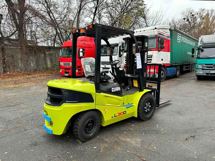 Дизельний навантажувач CLARK L30D