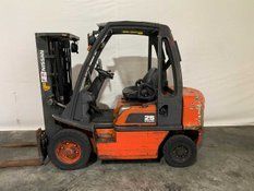 Дизельный погрузчик NISSAN FD02A25Q