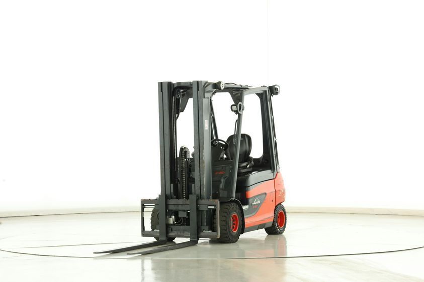 Електричний навантажувач Linde E30-01