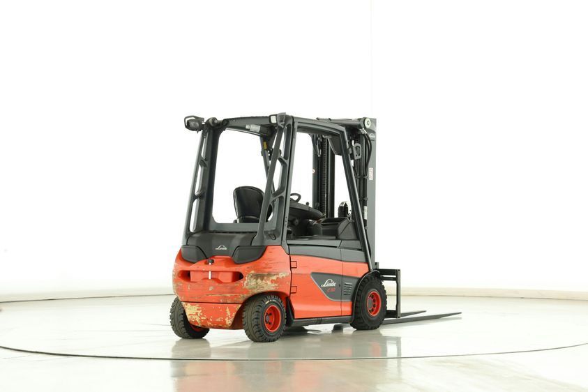 Електричний навантажувач Linde E30-01