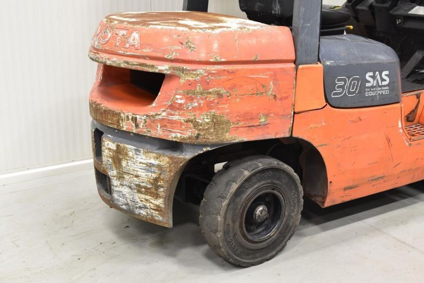 Дизельный погрузчик TOYOTA 62-7FDF30