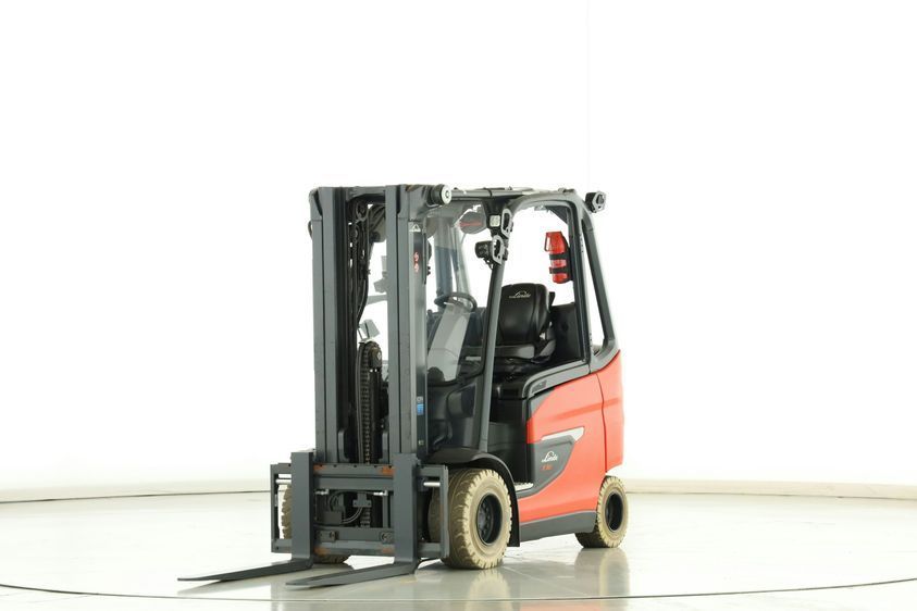 Электрический погрузчик Linde E30-Н01 / 600