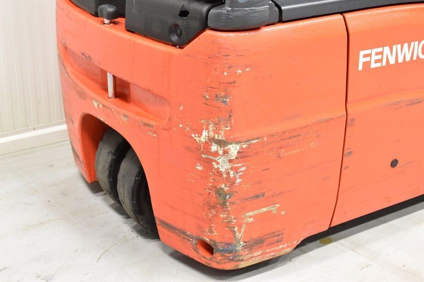 Електричний навантажувач LINDE E 16 C-01 трьохопорний