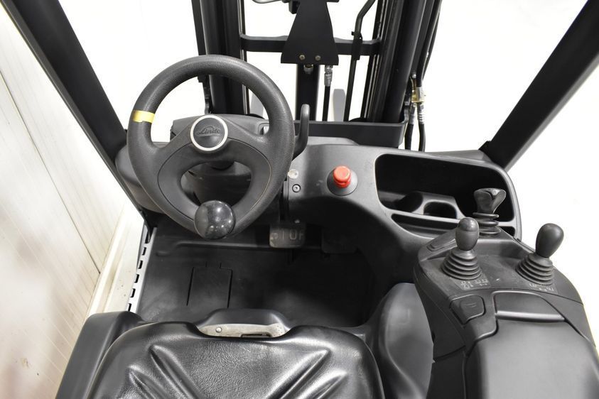 Электрический погрузчик LINDE E 12 трехопорный