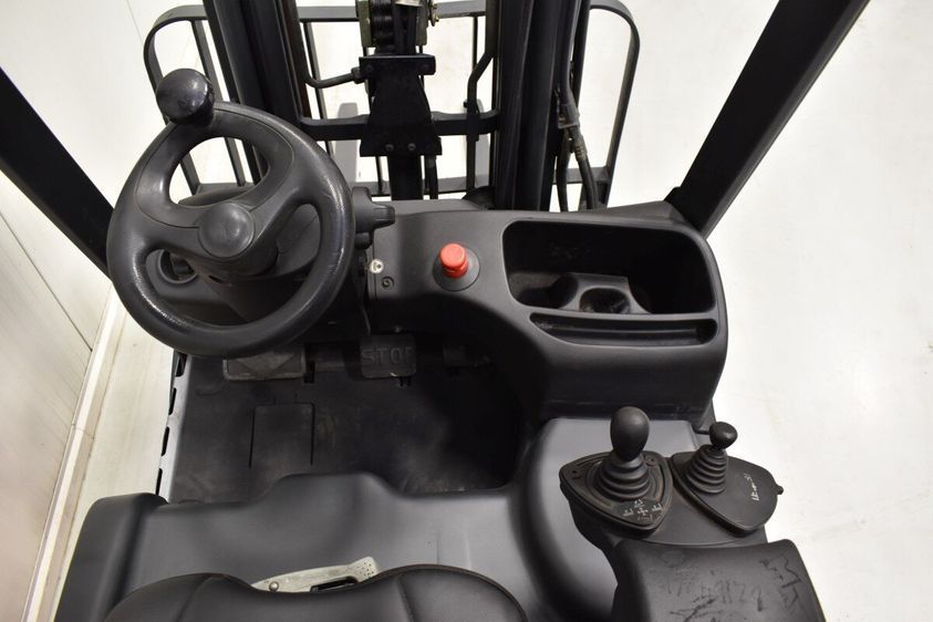 Электрический погрузчик LINDE E 16 C-01 трехопорный
