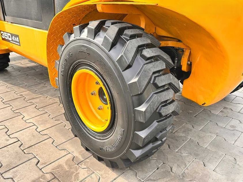 Телескопический погрузчик JCB TLT35D