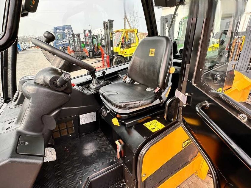 Телескопический погрузчик JCB TLT35D