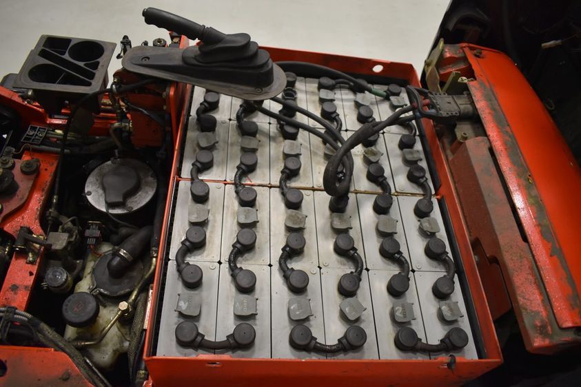 Электрический погрузчик LINDE E 16 C-02 трехопорный