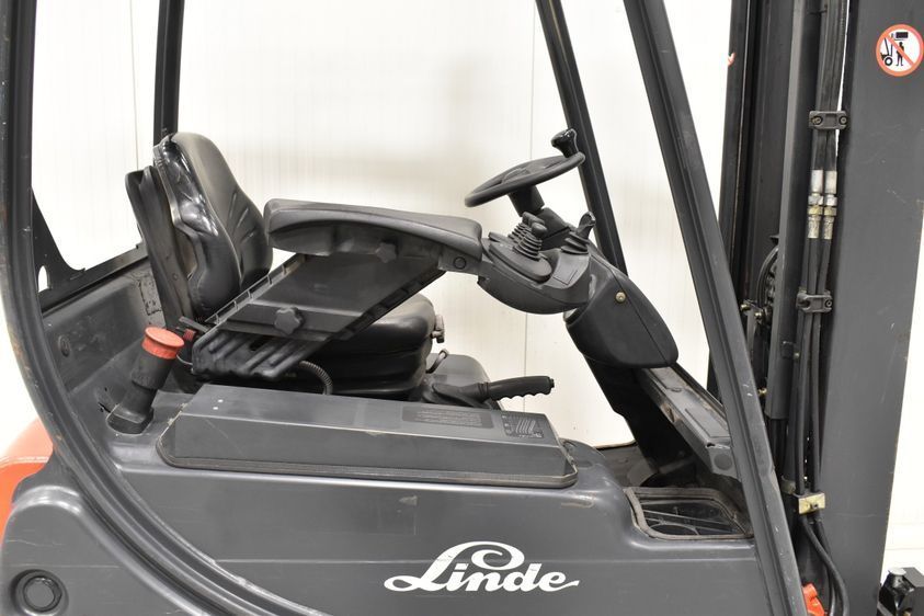 Электрический погрузчик LINDE E 16 C-02 трехопорный