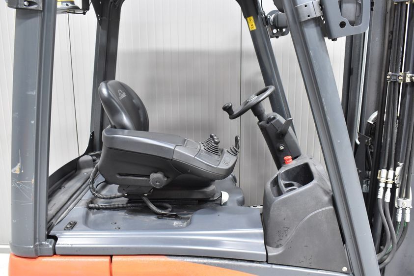 Електричний навантажувач LINDE E16С-02