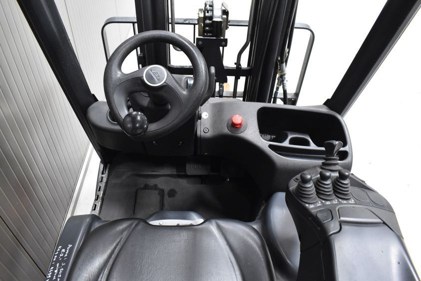 Електричний навантажувач LINDE E16С-02