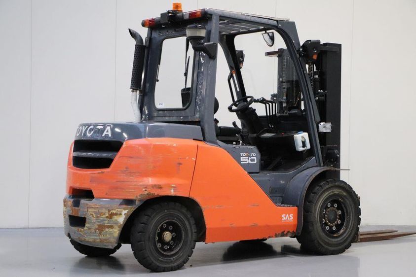 Дизельний навантажувач TOYOTA 40-8FD45N