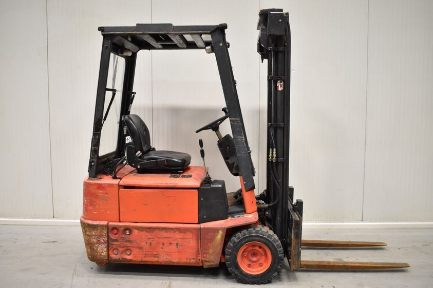 Електричний навантажувач LINDE E 15 трьохопорний