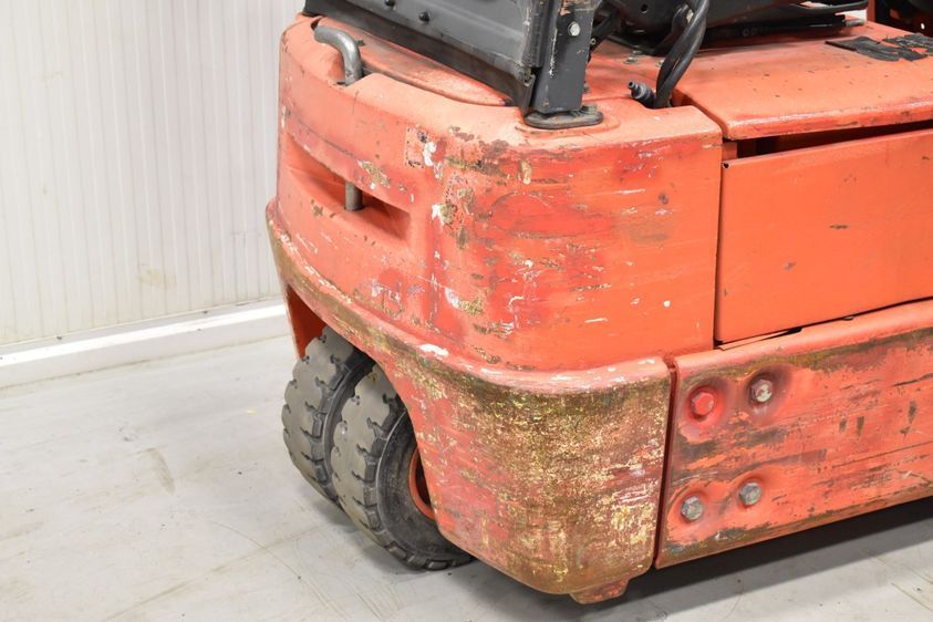 Електричний навантажувач LINDE E 15 трьохопорний