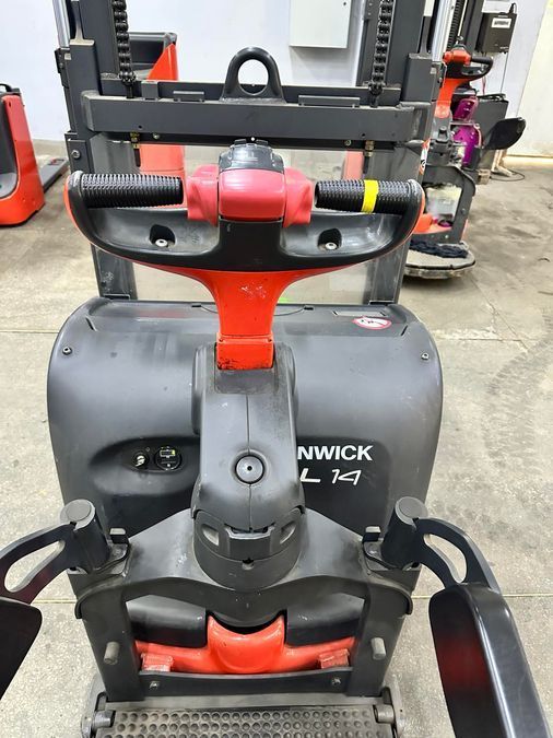 Електричний штабелер LINDE L 14 AP з Акб 2019 року