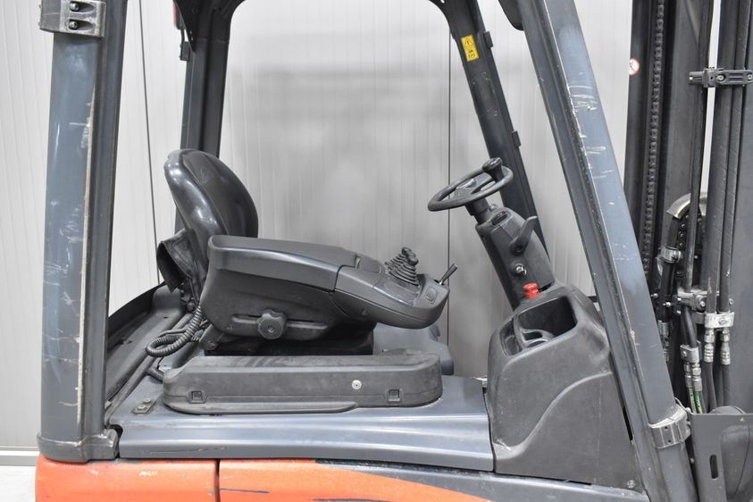 Електричний навантажувач LINDE E16С-02