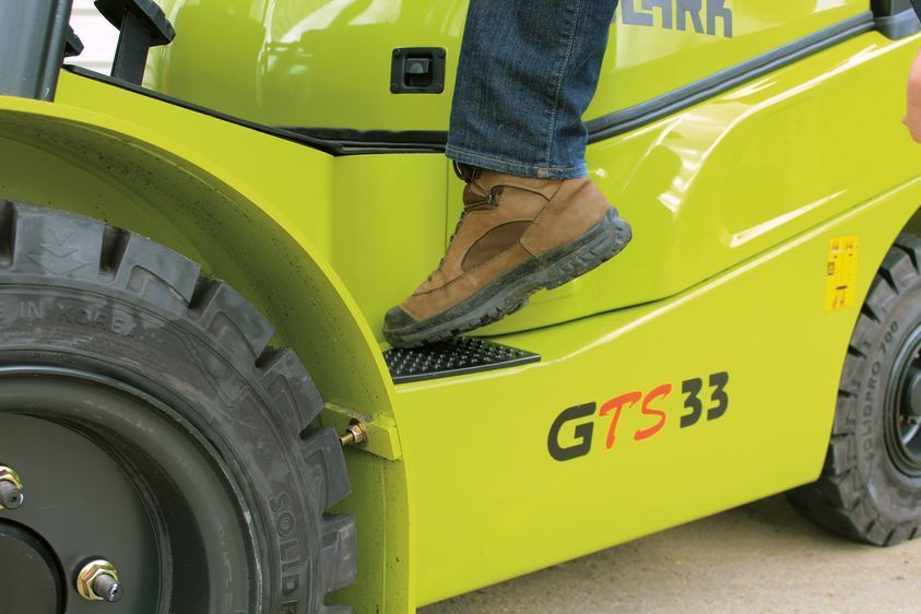 Газовий навантажувач CLARK GTS20 / 25 / 30 / 33 L
