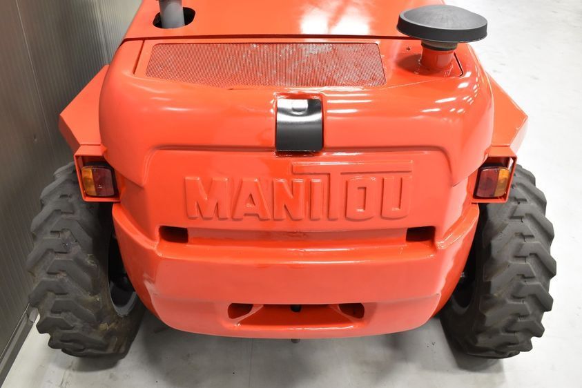 Дизельний повнопривідний навантажувач підвищеної прохідності MANITOU M30-4