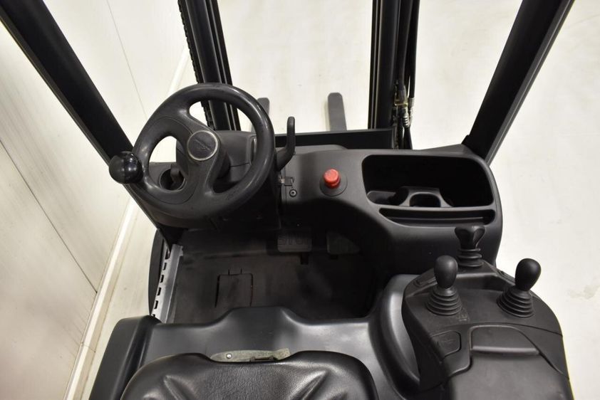 Електричний навантажувач LINDE E18-02 (386) трьохопорний