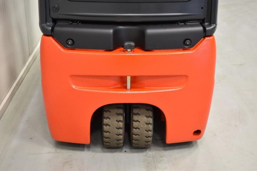 Електричний навантажувач LINDE E18-02 (386) трьохопорний